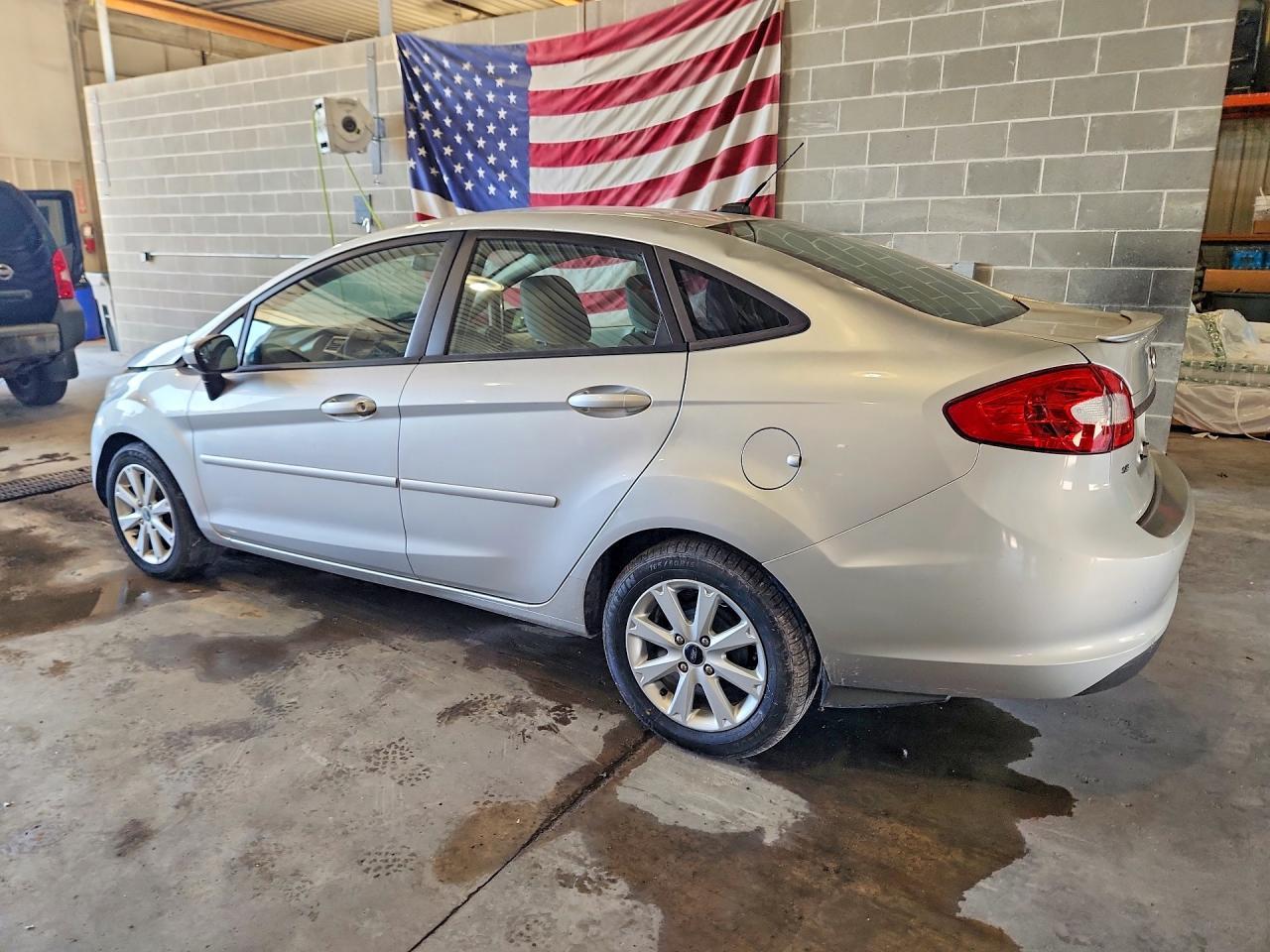 2011 Ford Fiesta Se - Фото 2