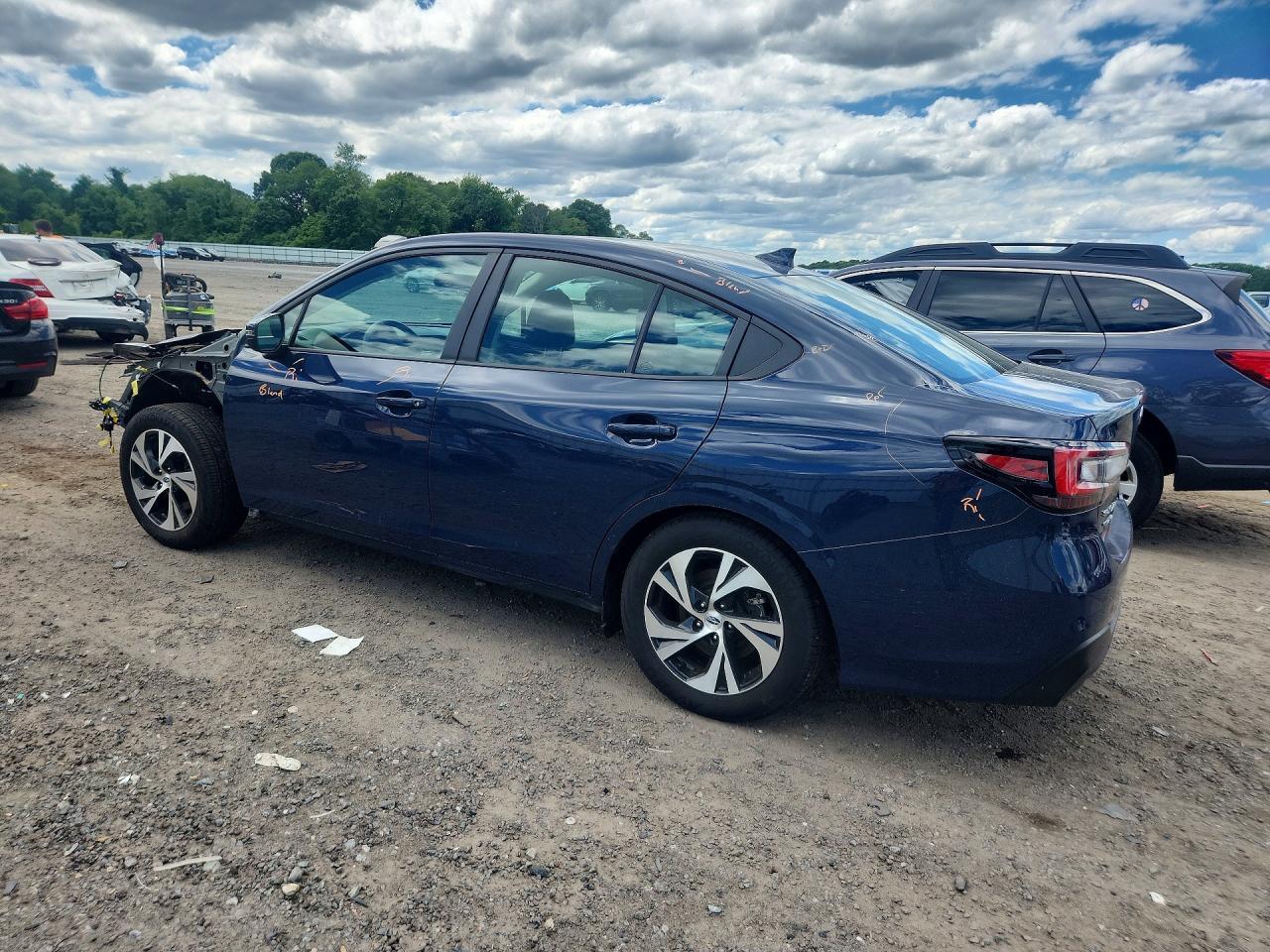 2025 Subaru Legacy Premium - Фото 2