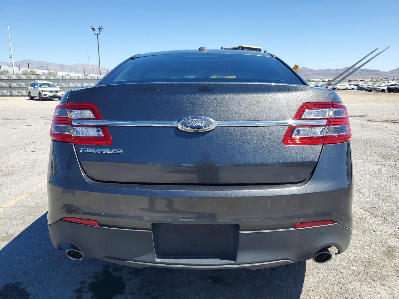 2018 Ford Taurus Se - Фото 6