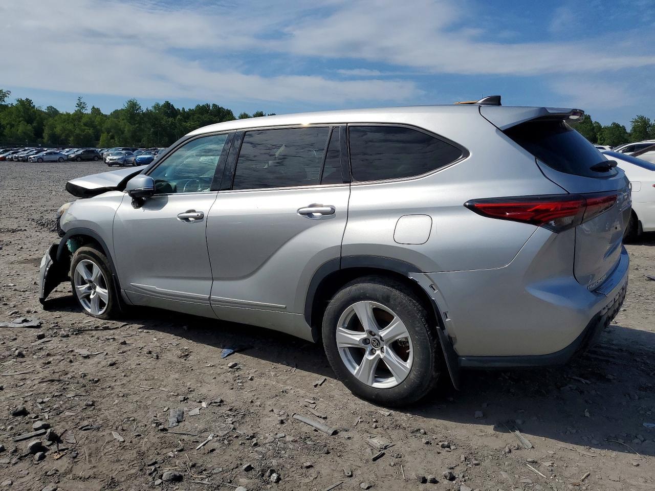 2022 Toyota Highlander Le - Image 2