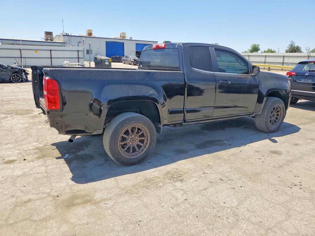 2017 Chevrolet Colorado - Image 3