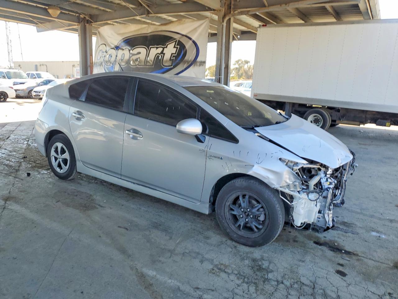 2015 Toyota Prius Three - Image 4