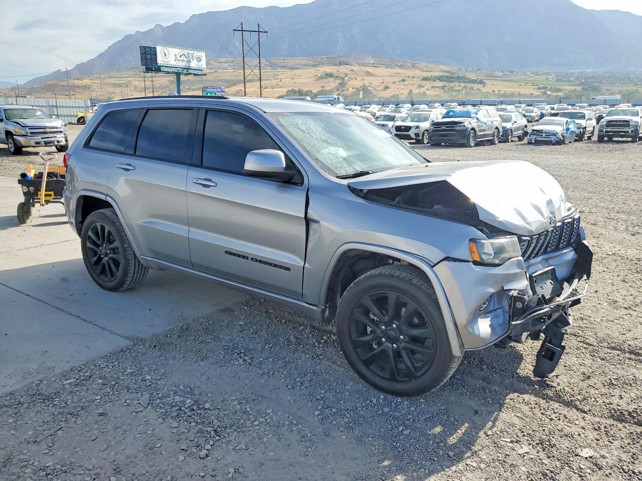 2018 Jeep Grand Cherokee Laredo - Image 4