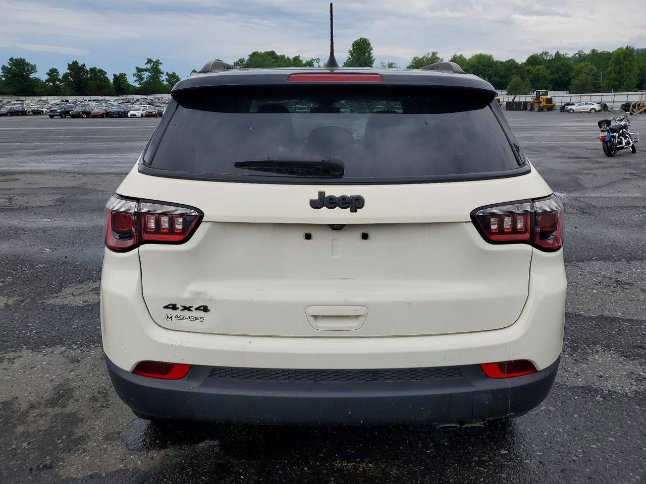 2018 Jeep Compass Latitude - Image 6