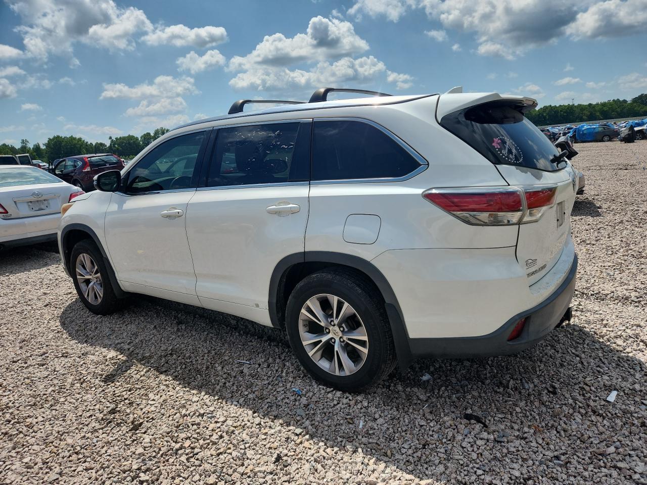 2015 Toyota Highlander Xle - Image 2