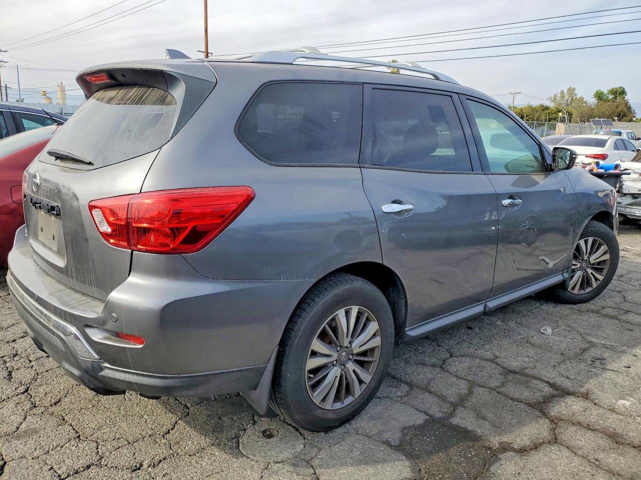 2019 Nissan Pathfinder S - Фото 3
