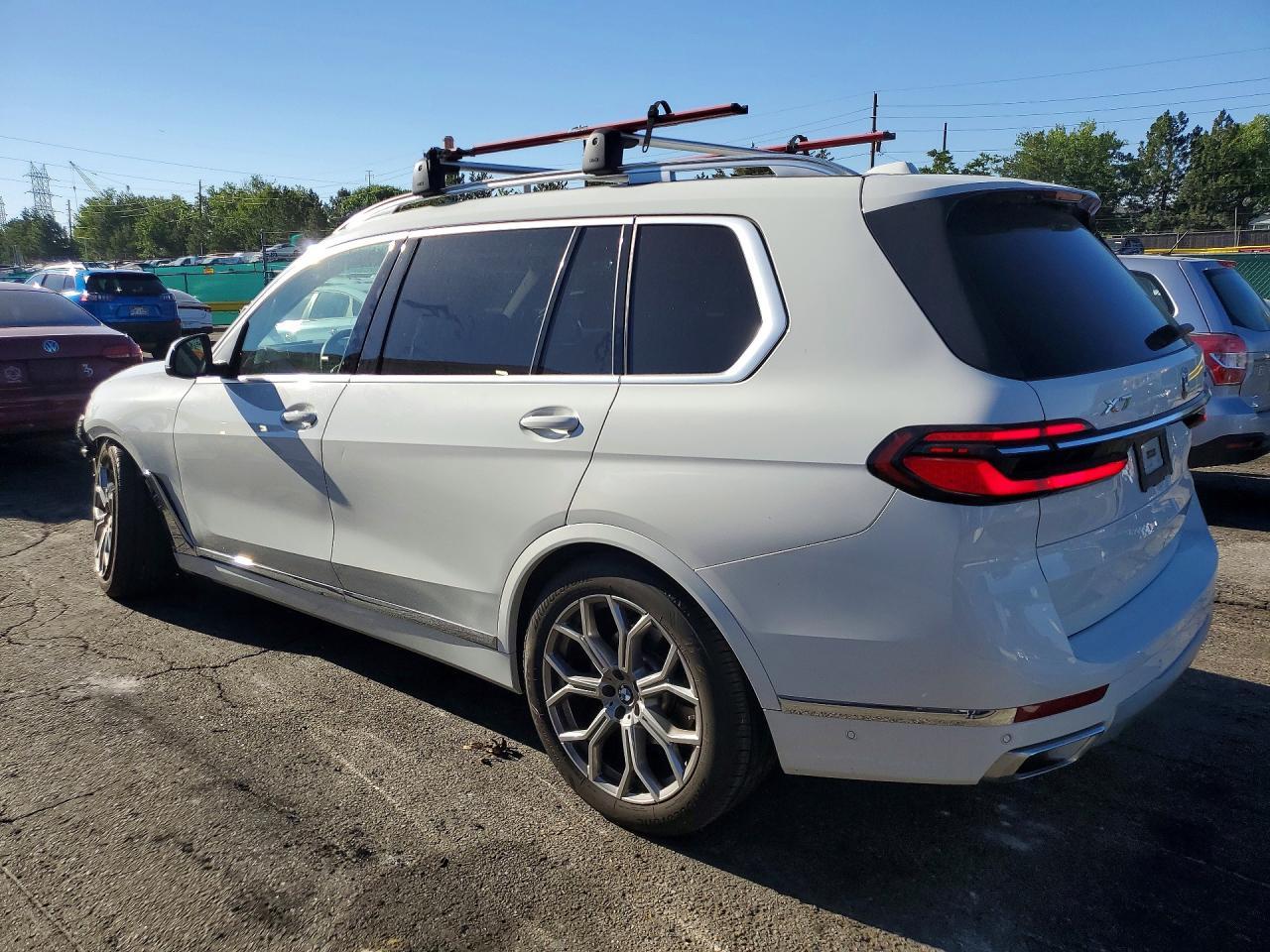 2025 BMW X7 xDrive40I - Фото 2