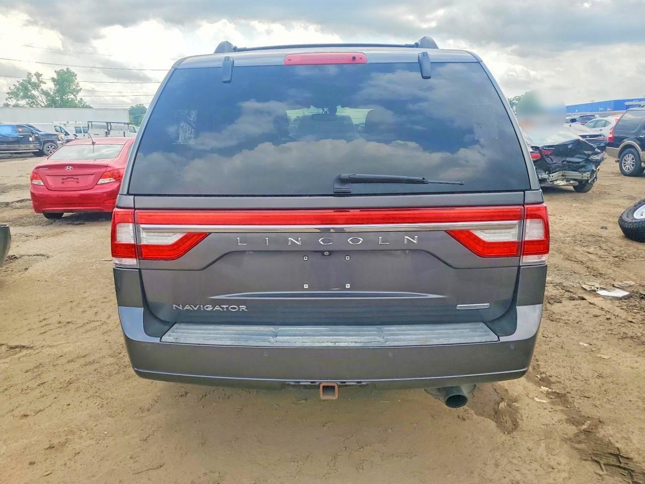 2015 Lincoln Navigator - Image 6