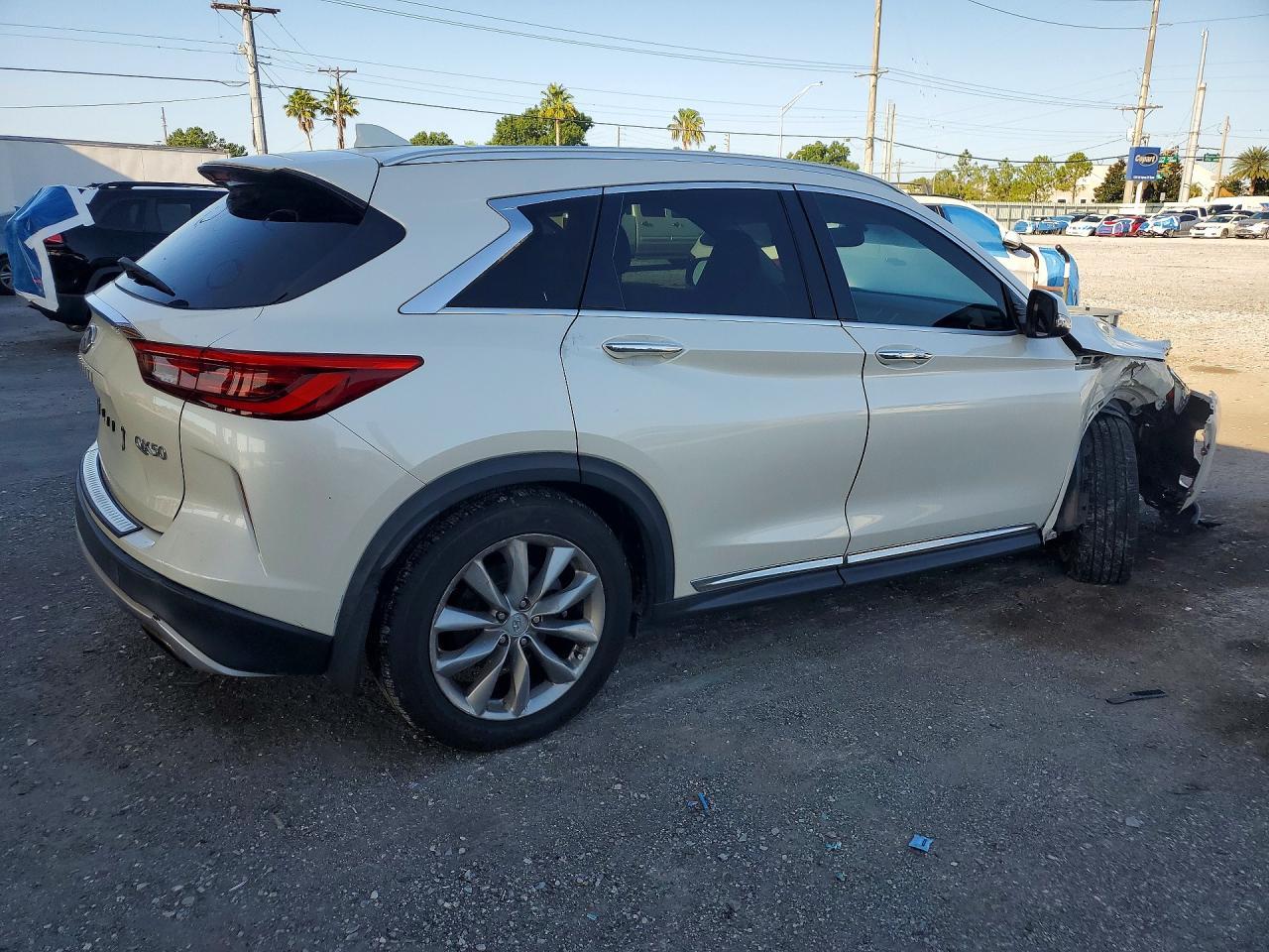 2019 Infiniti Qx50 Luxe - Image 3