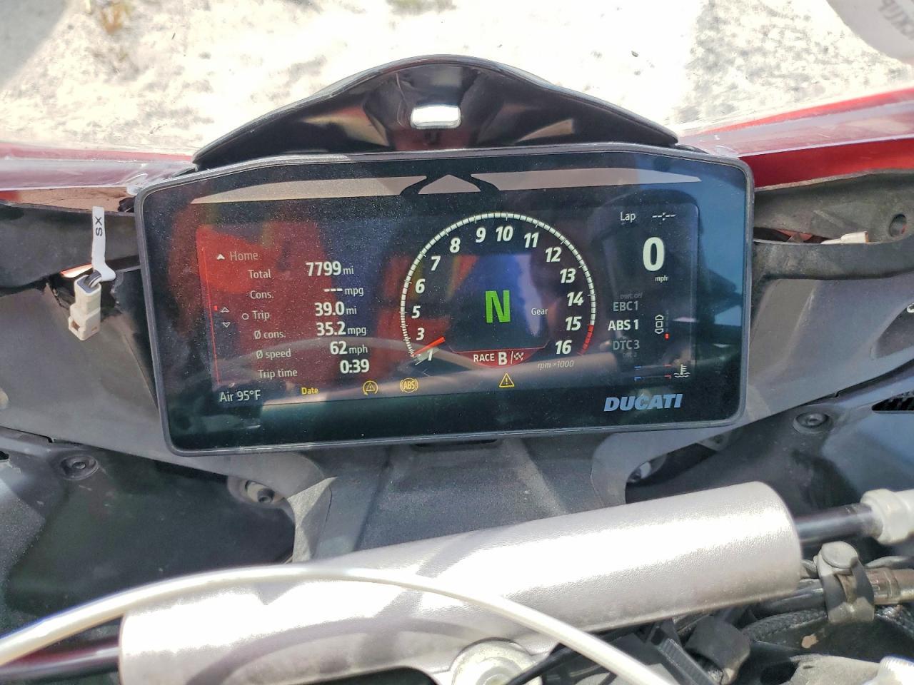 2025 Ducati Panigale V4 - Image 7