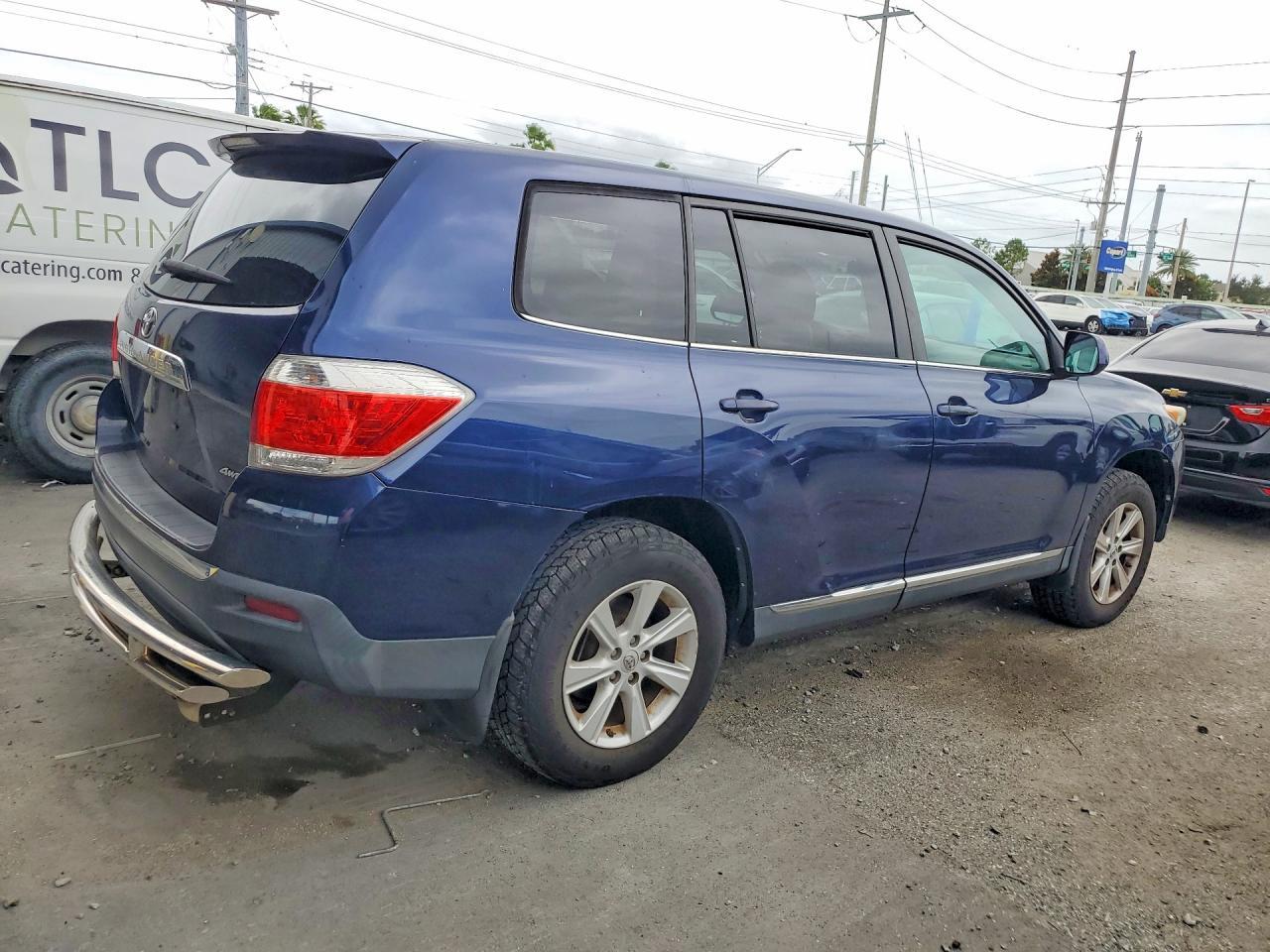 2013 Toyota Highlander Base - Image 3