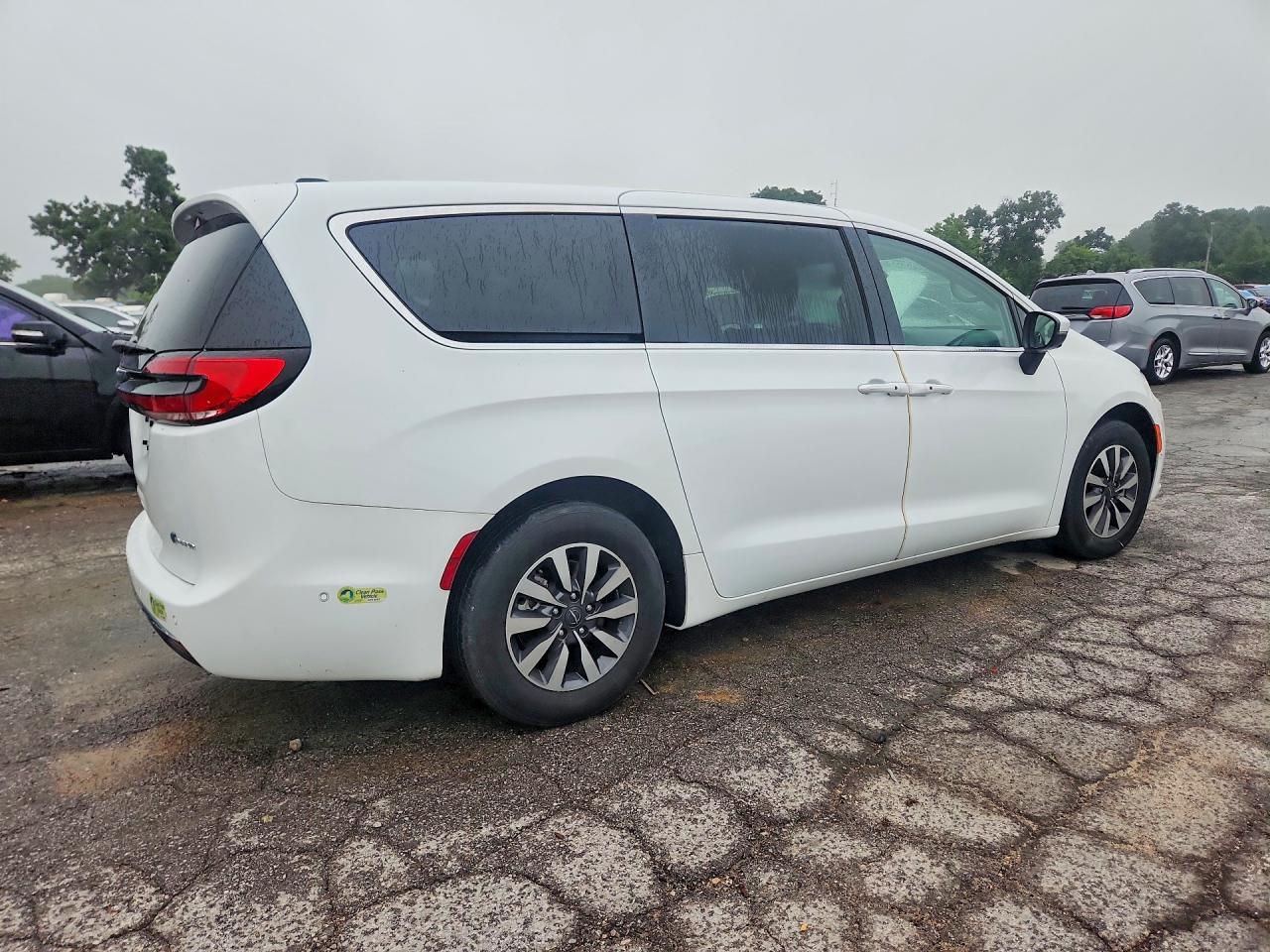 2023 Chrysler Pacifica Hybrid Touring L - Фото 3