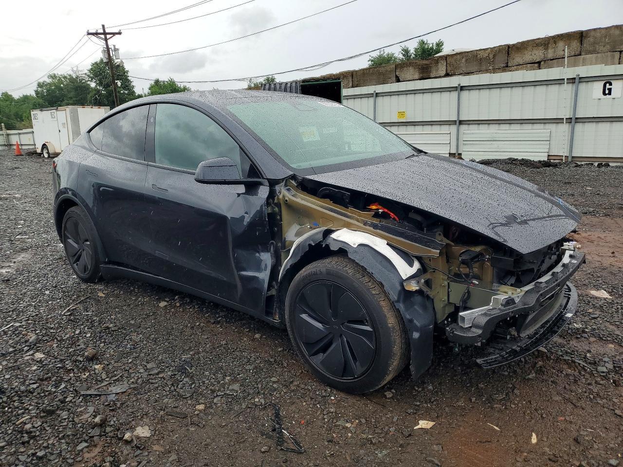 2026 Tesla Model Y - Image 4