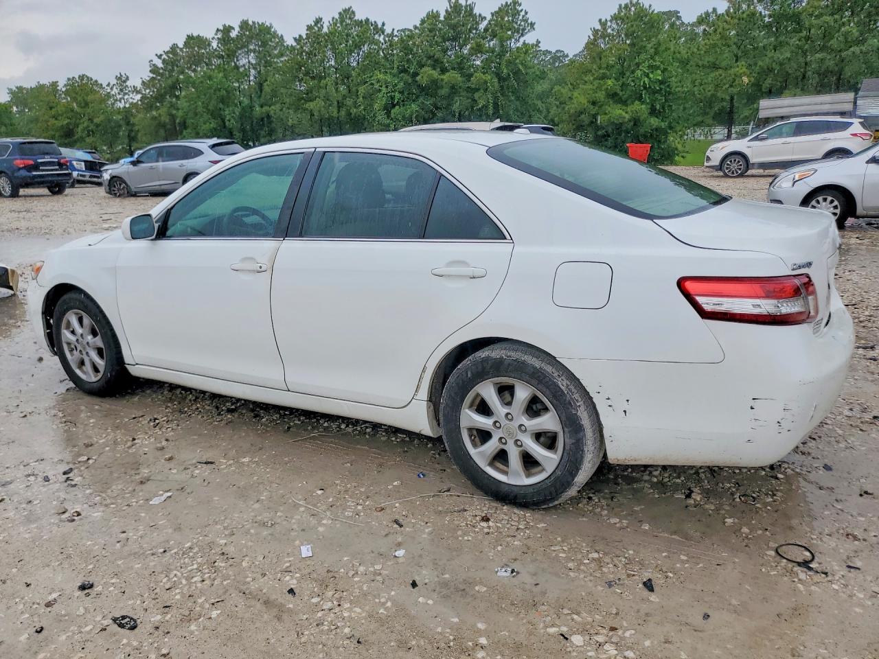 2011 Toyota Camry Le - Image 2