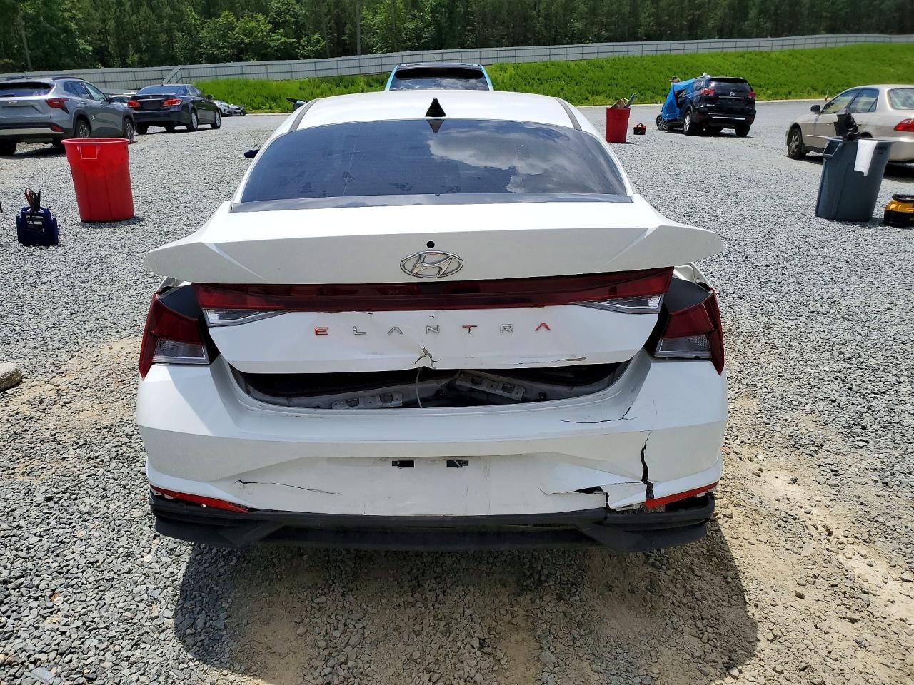 2021 Hyundai Elantra Se - Image 6