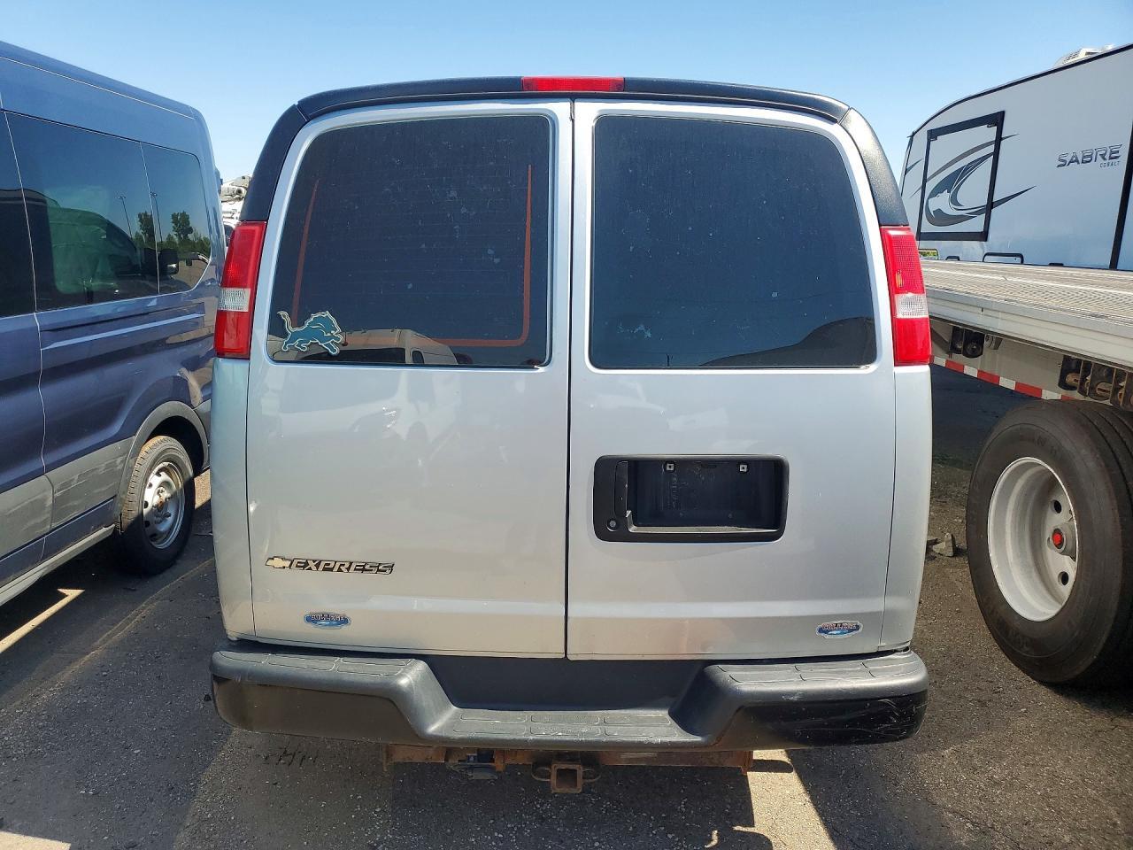 2017 Chevrolet Express G3500 - Image 6