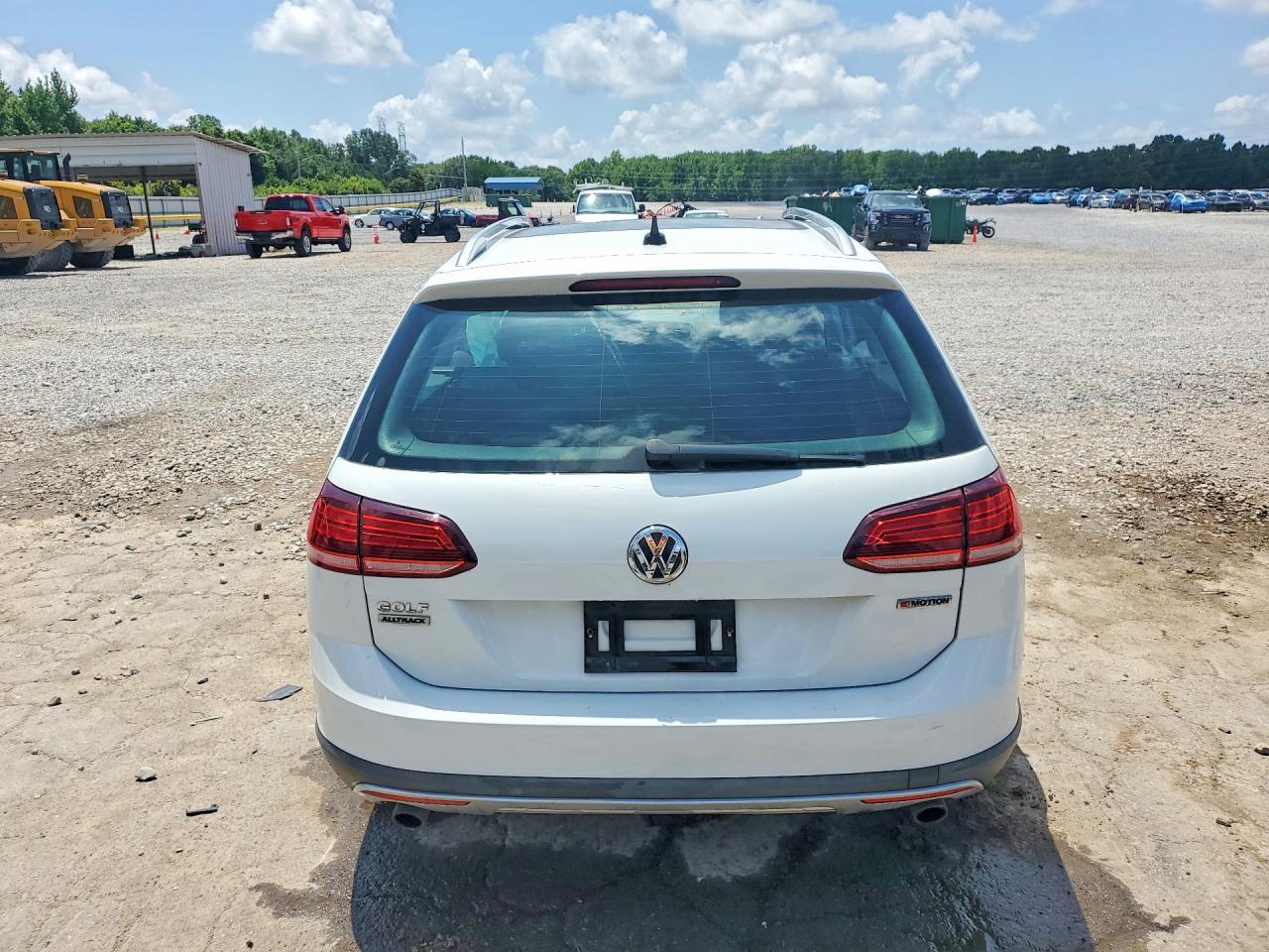 2019 Volkswagen Golf Alltrack S - Image 6