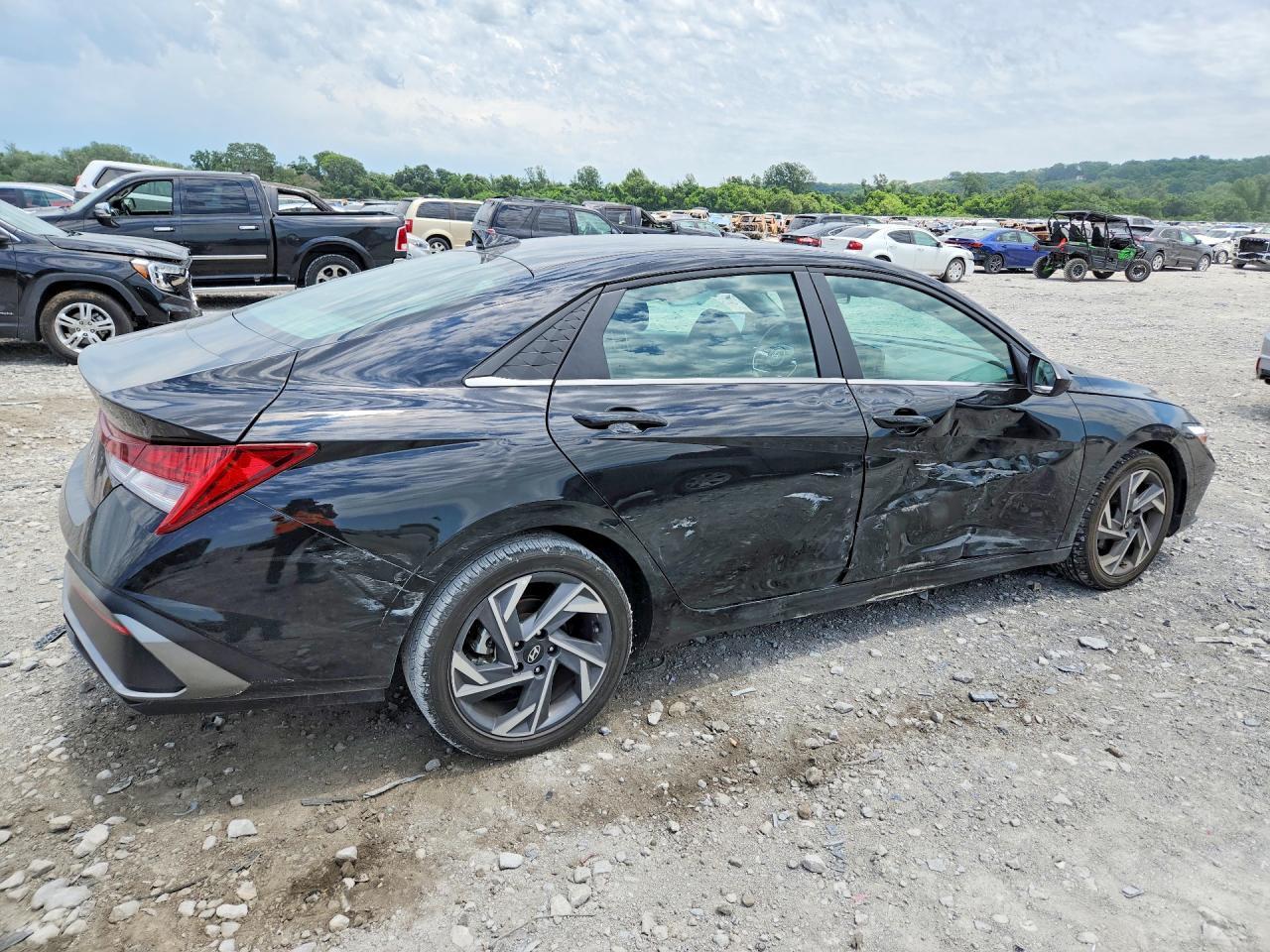 2025 Hyundai Elantra Sel - Image 3