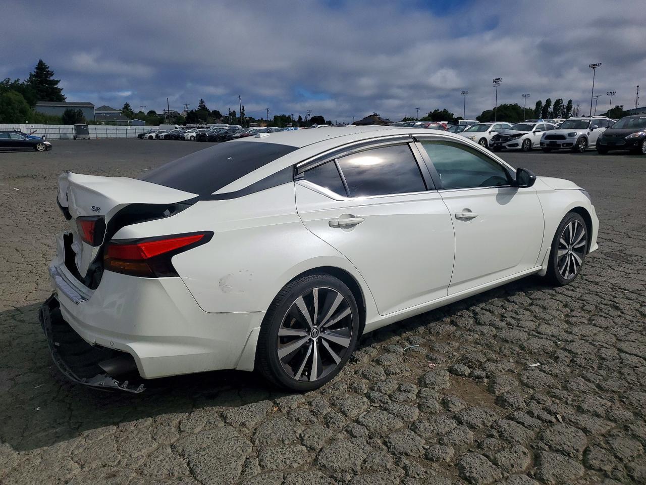 2022 Nissan Altima Sr - Image 3