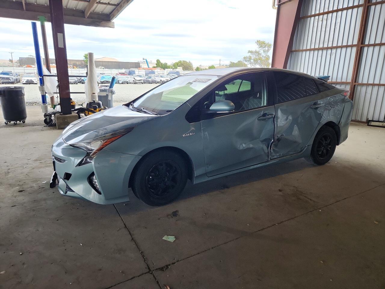 2016 Toyota Prius Three Touring