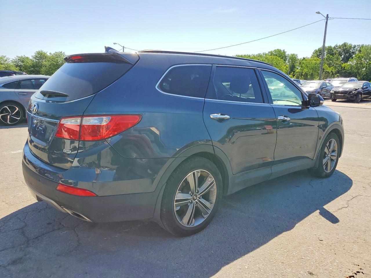 2016 Hyundai Santa Fe Se - Image 3