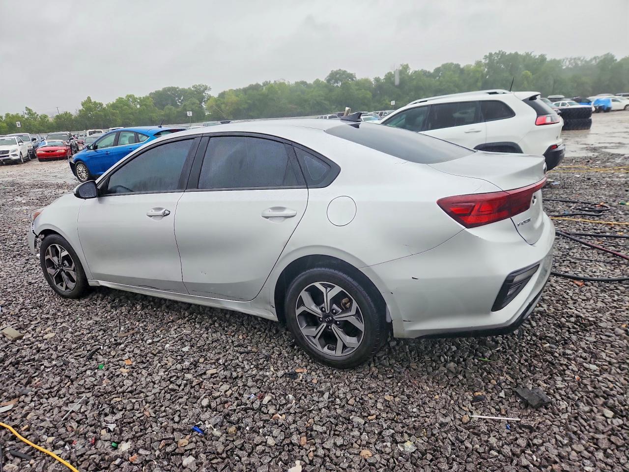 2021 Kia Forte Lxs - Image 2
