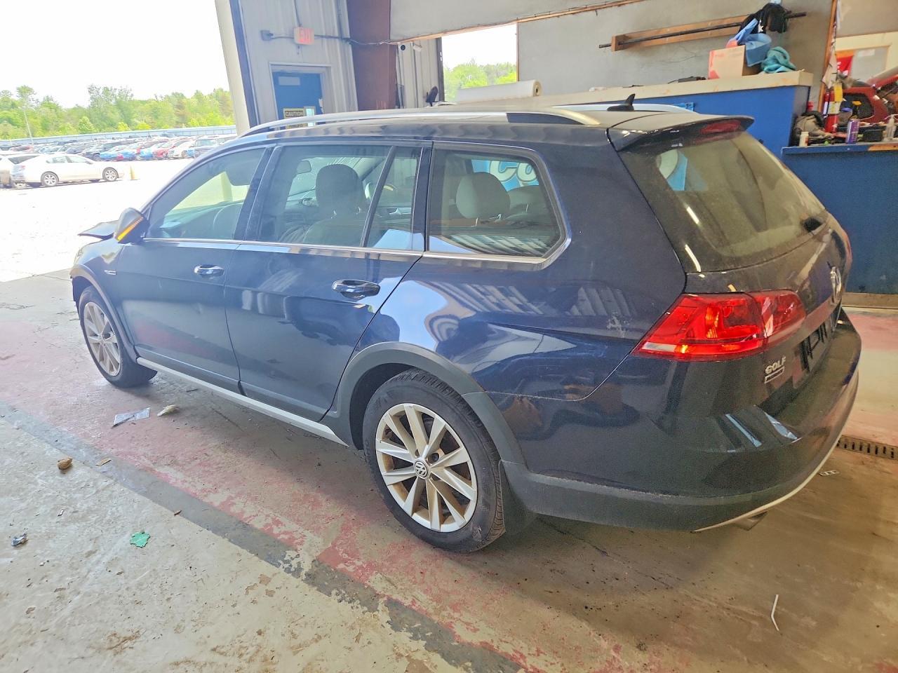 2017 Volkswagen Golf Alltrack S - Фото 2