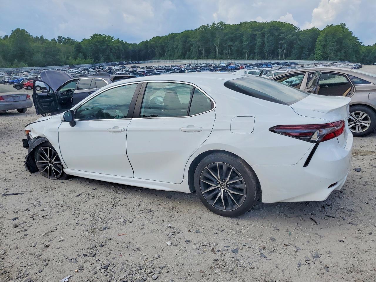 2021 Toyota Camry Se - Image 2