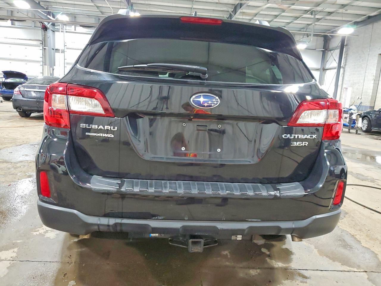 2016 Subaru Outback 3.6R Limited - Image 6
