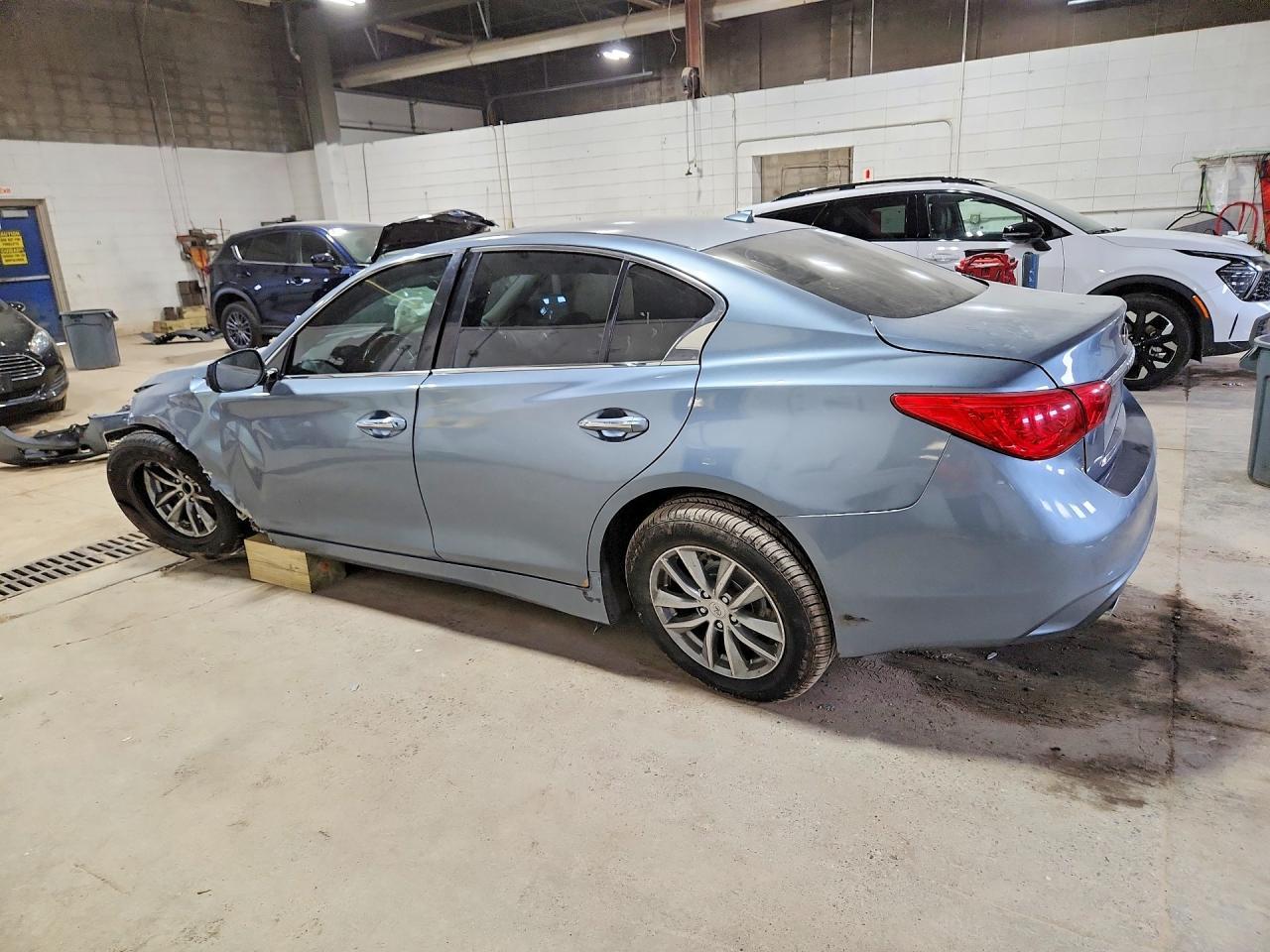 2016 Infiniti Q50 3.0T Premium - Фото 2
