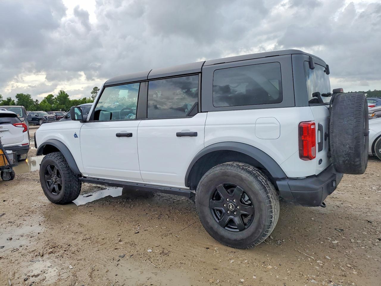 2024 Ford Bronco Black Diamond - Фото 2