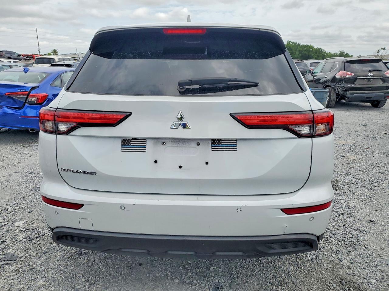 2024 Mitsubishi Outlander Es - Image 6