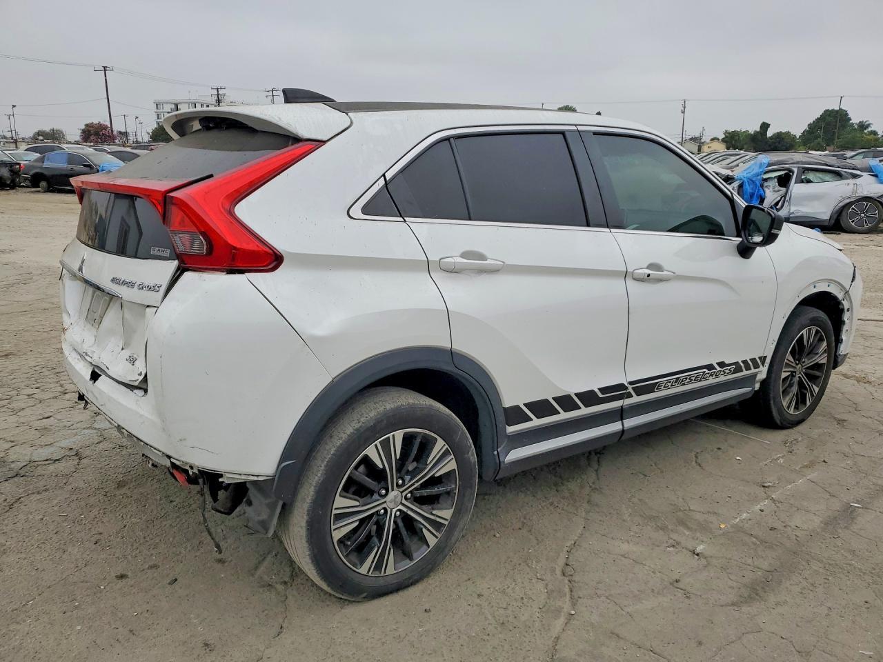 2018 Mitsubishi Eclipse Cross Se - Image 3