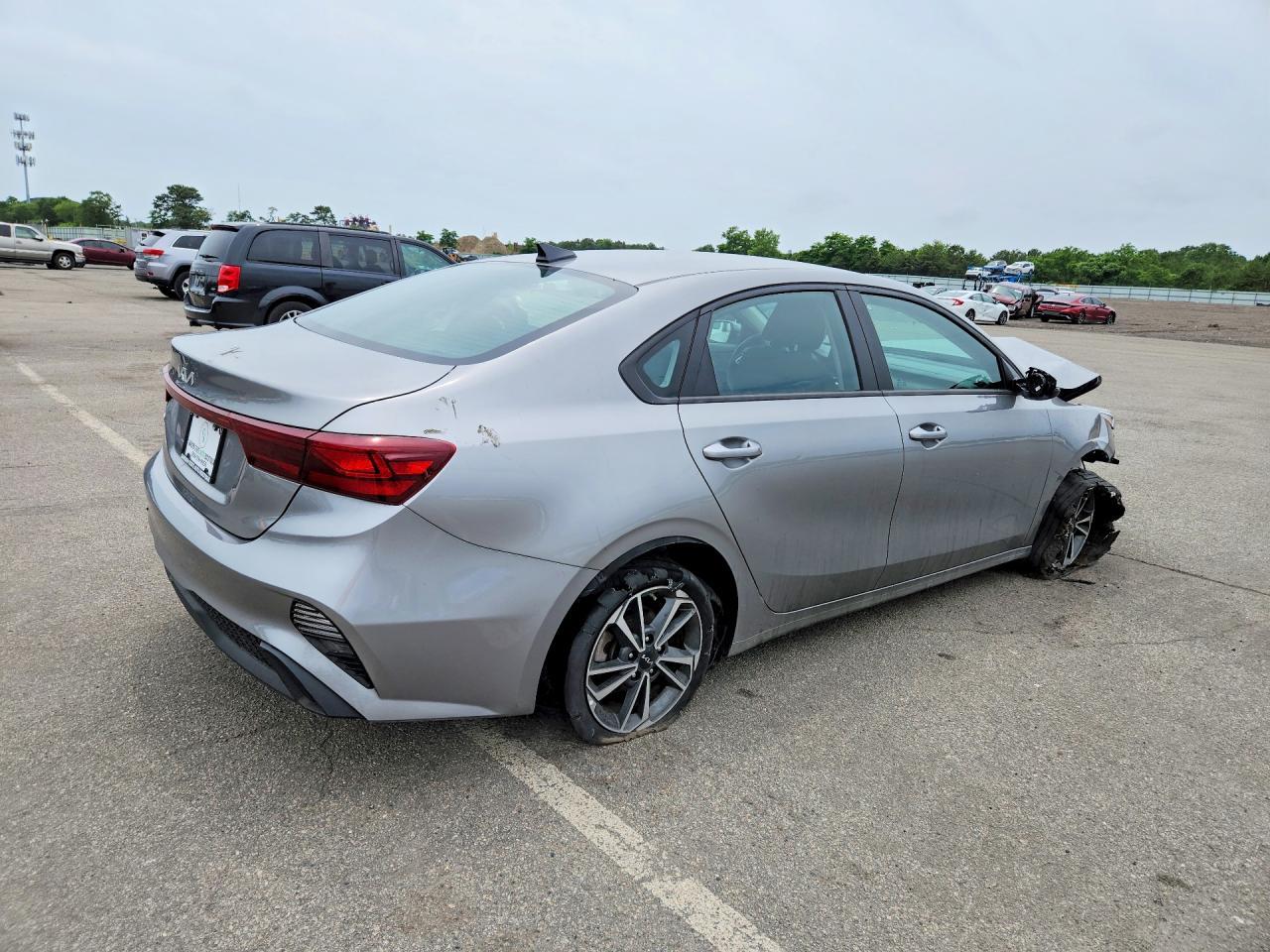 2023 Kia Forte Gt Line - Image 3