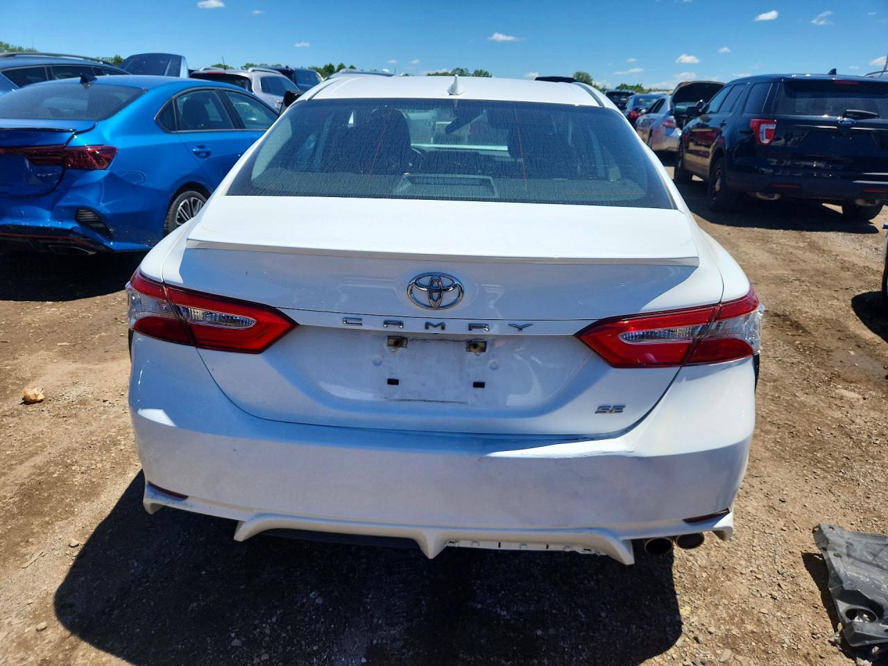 2020 Toyota Camry Se - Фото 6