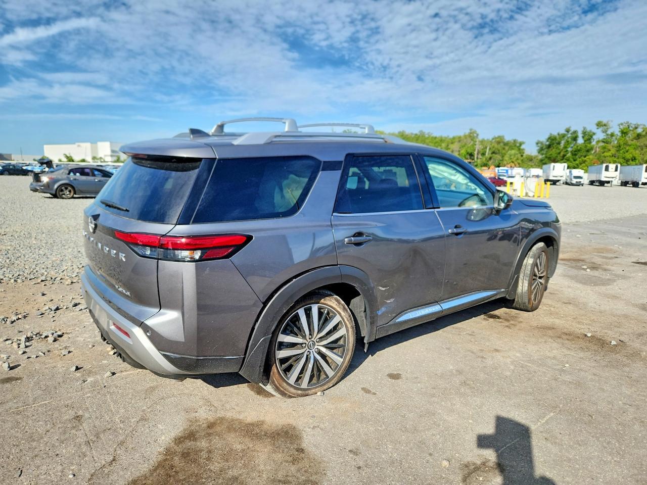 2025 Nissan Pathfinder Platinum - Фото 3
