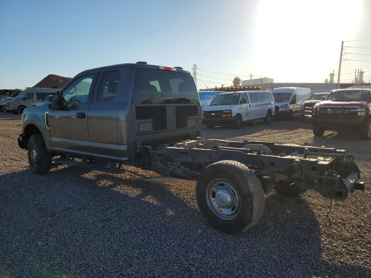 2022 Ford F250 Super Duty - Image 2