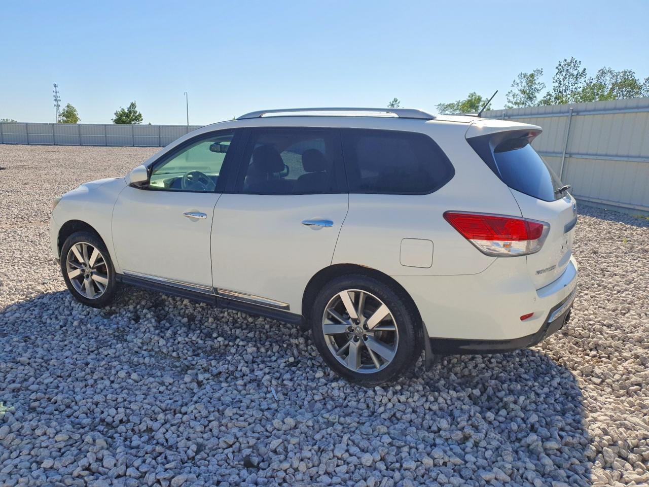 2013 Nissan Pathfinder S - Image 2