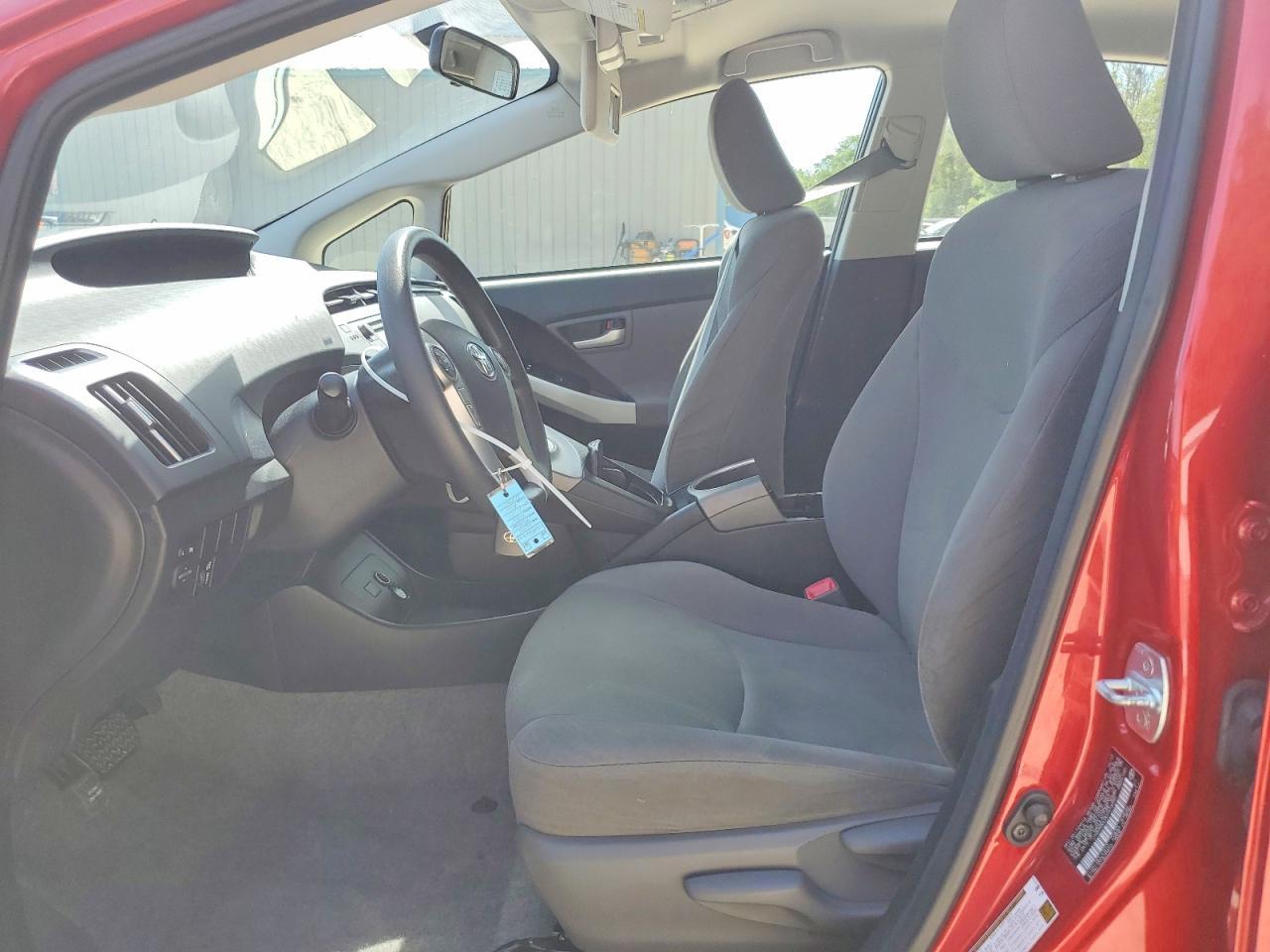 2013 Toyota Prius Two - Фото 7