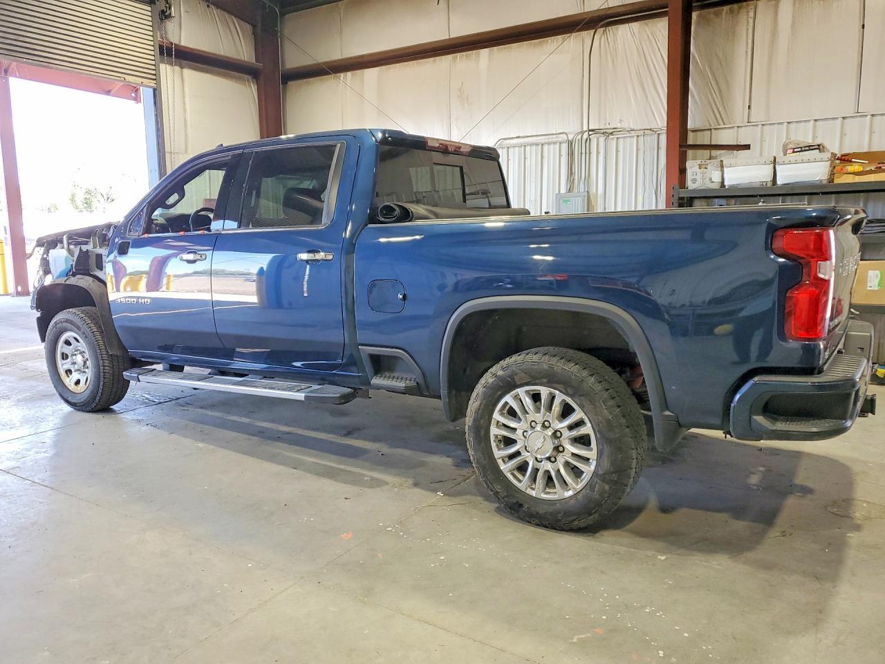 2020 Chevrolet Silverado High Country - Фото 2