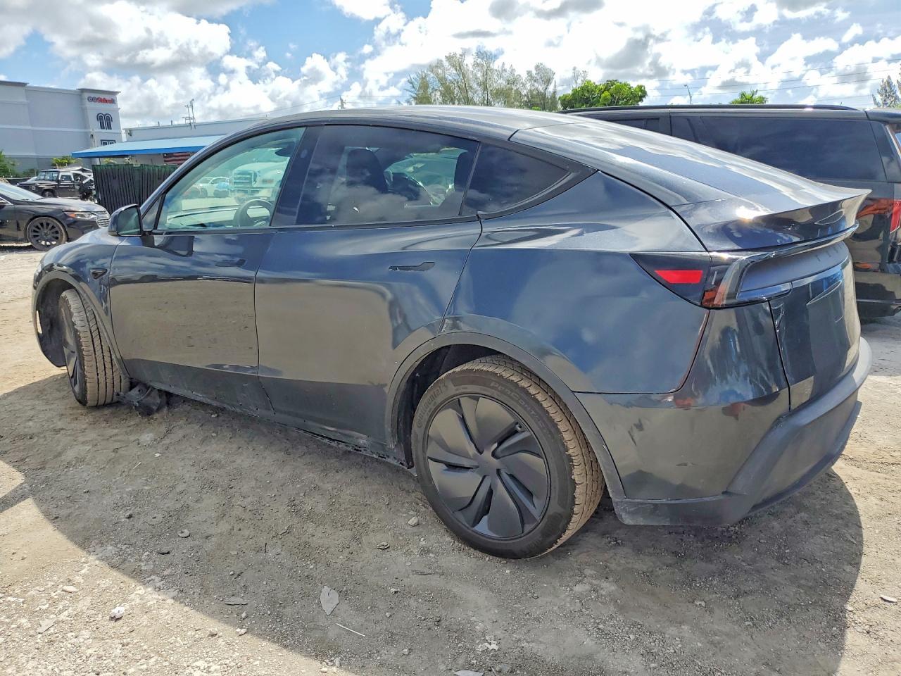 2026 Tesla Model Y - Image 2