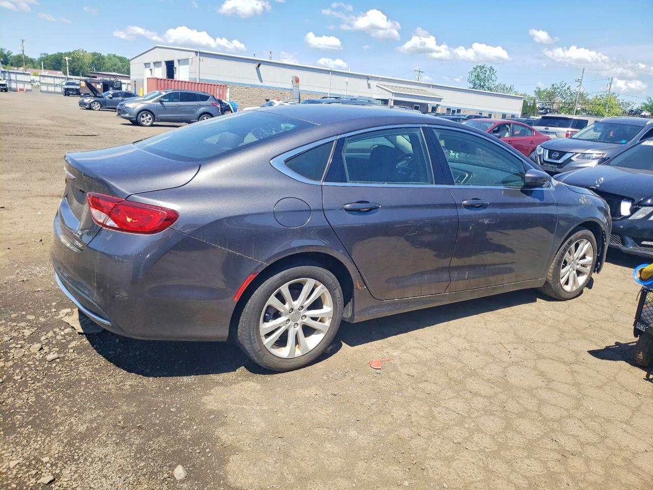 2015 Chrysler 200 Limited - Фото 3
