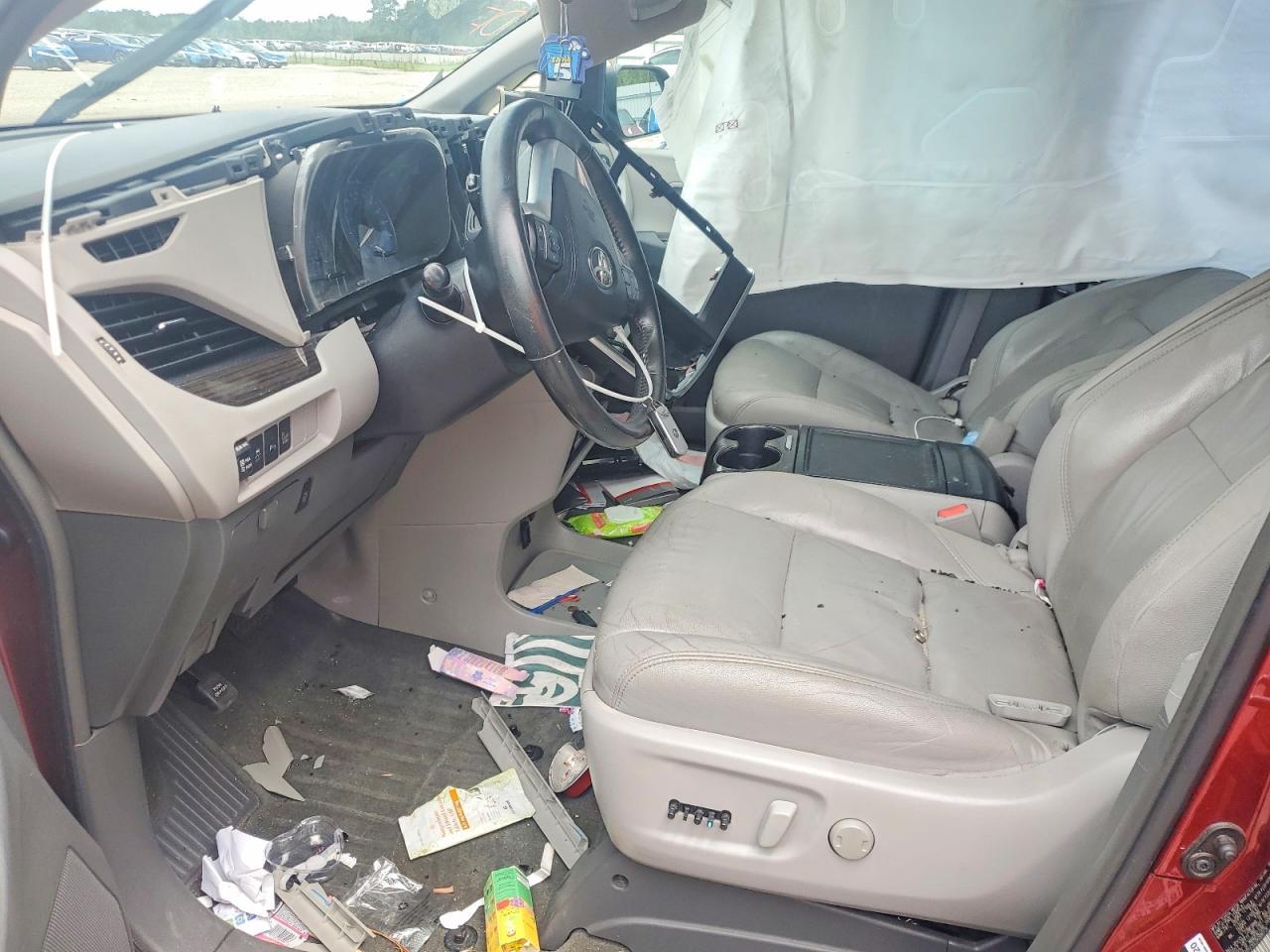 2017 Toyota Sienna Xle Premium 8-Passenger - Фото 7