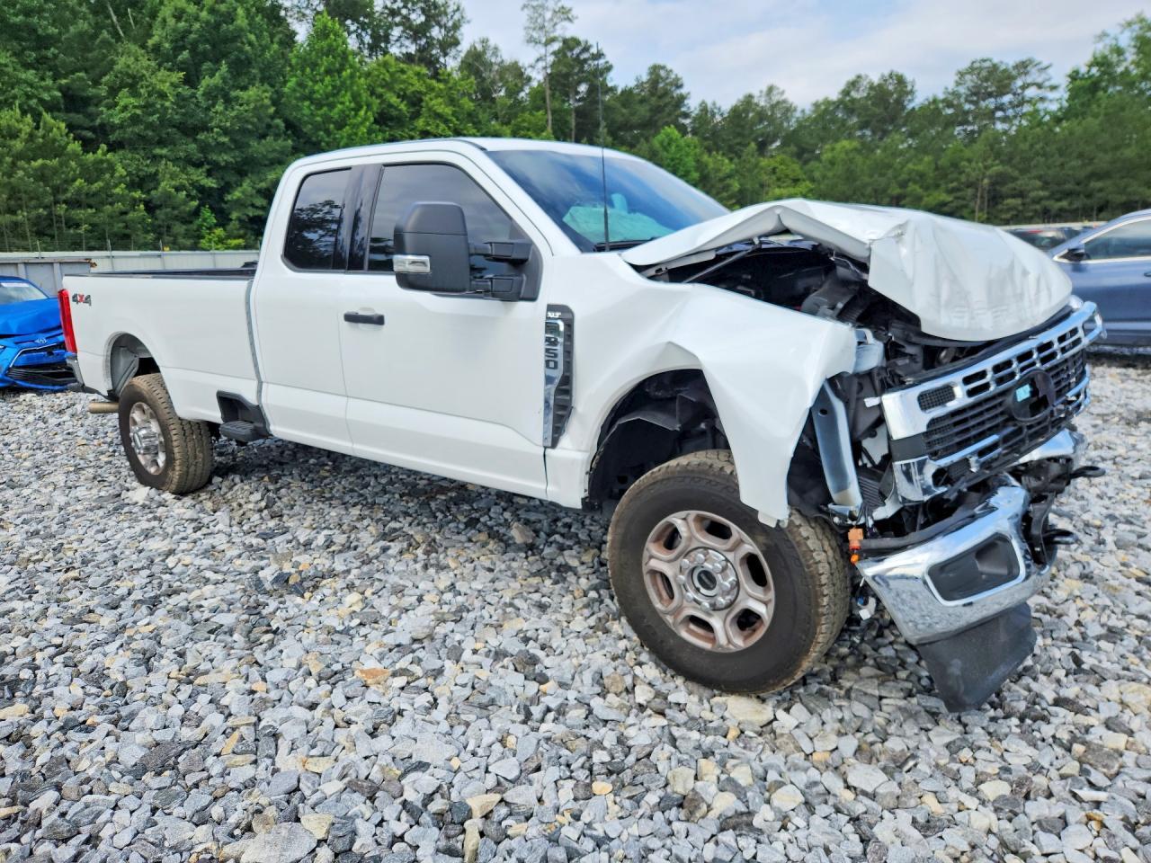 2025 Ford F350 Super Duty - Image 4