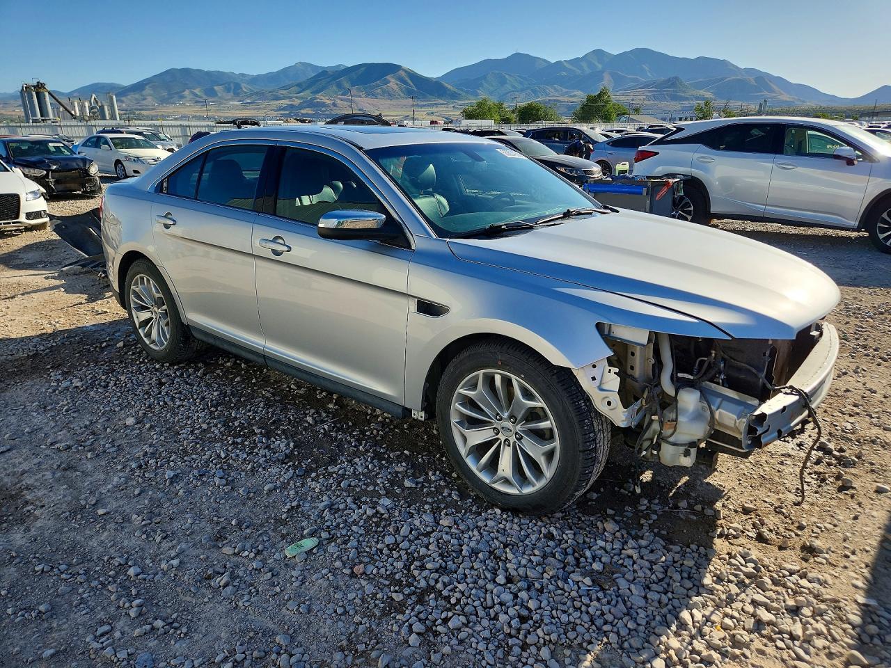 2016 Ford Taurus Limited - Image 4
