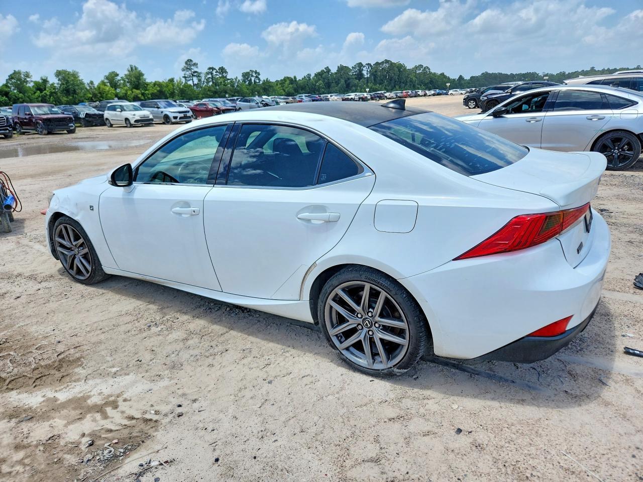 2017 Lexus Is 200T - Фото 2