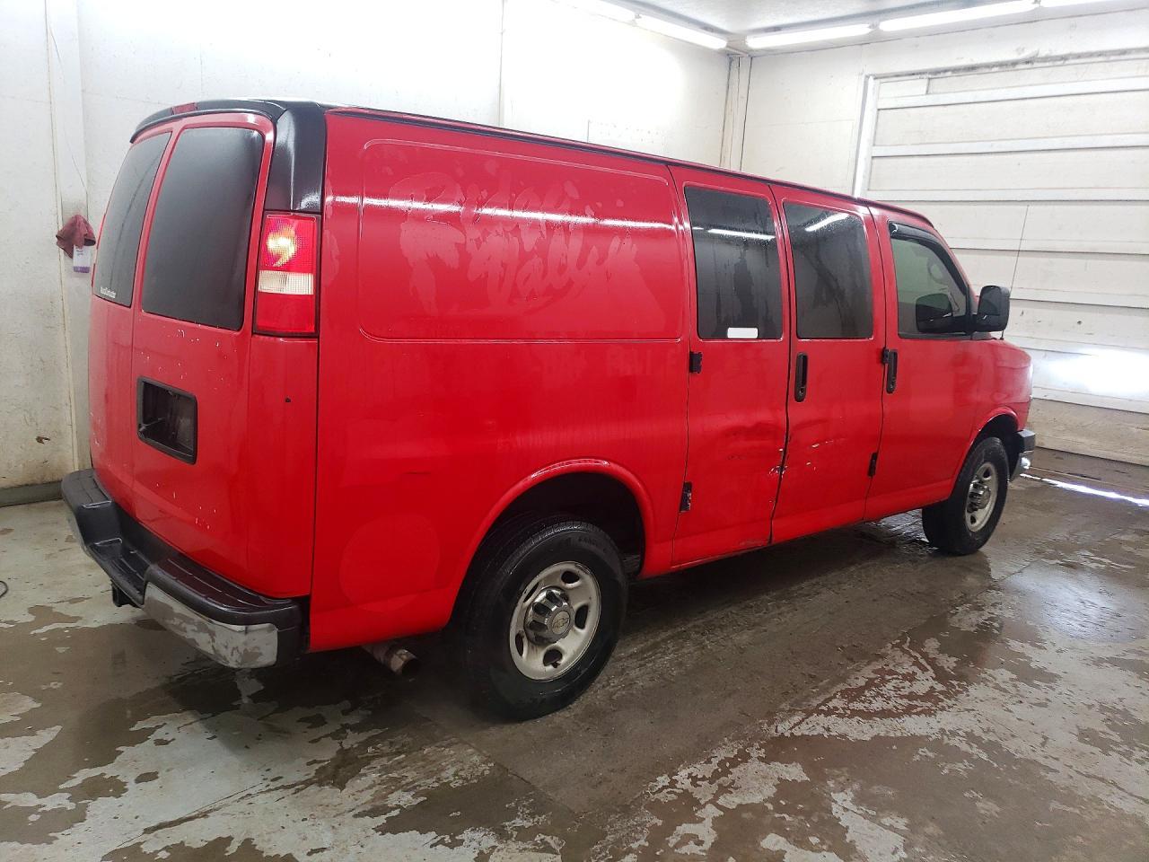 2015 Chevrolet Express G2500 - Image 3
