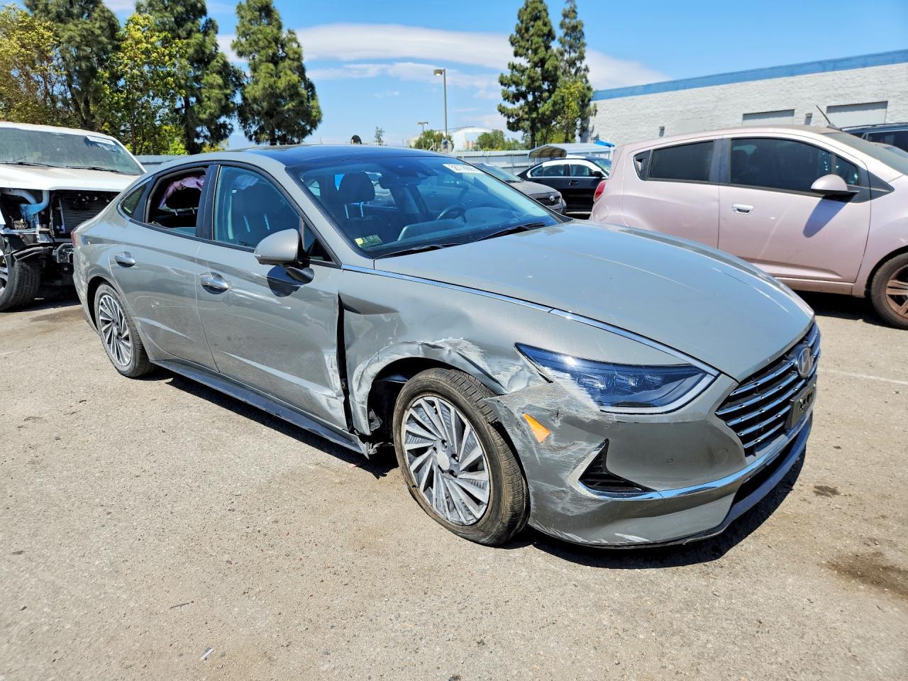 2022 Hyundai Sonata Hybrid Limited - Image 4