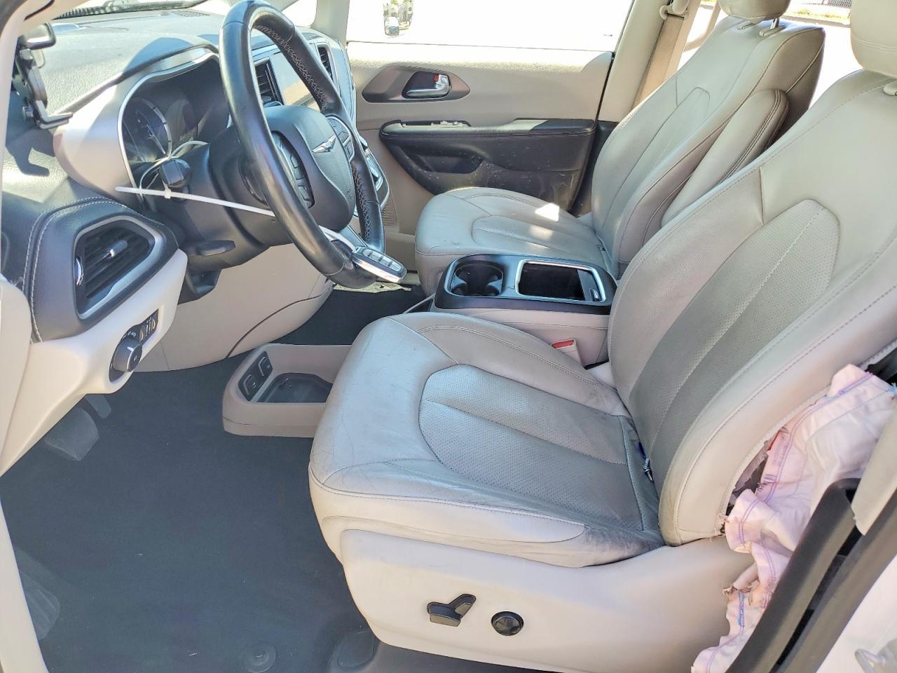 2021 Chrysler Pacifica Hybrid Touring L - Image 7