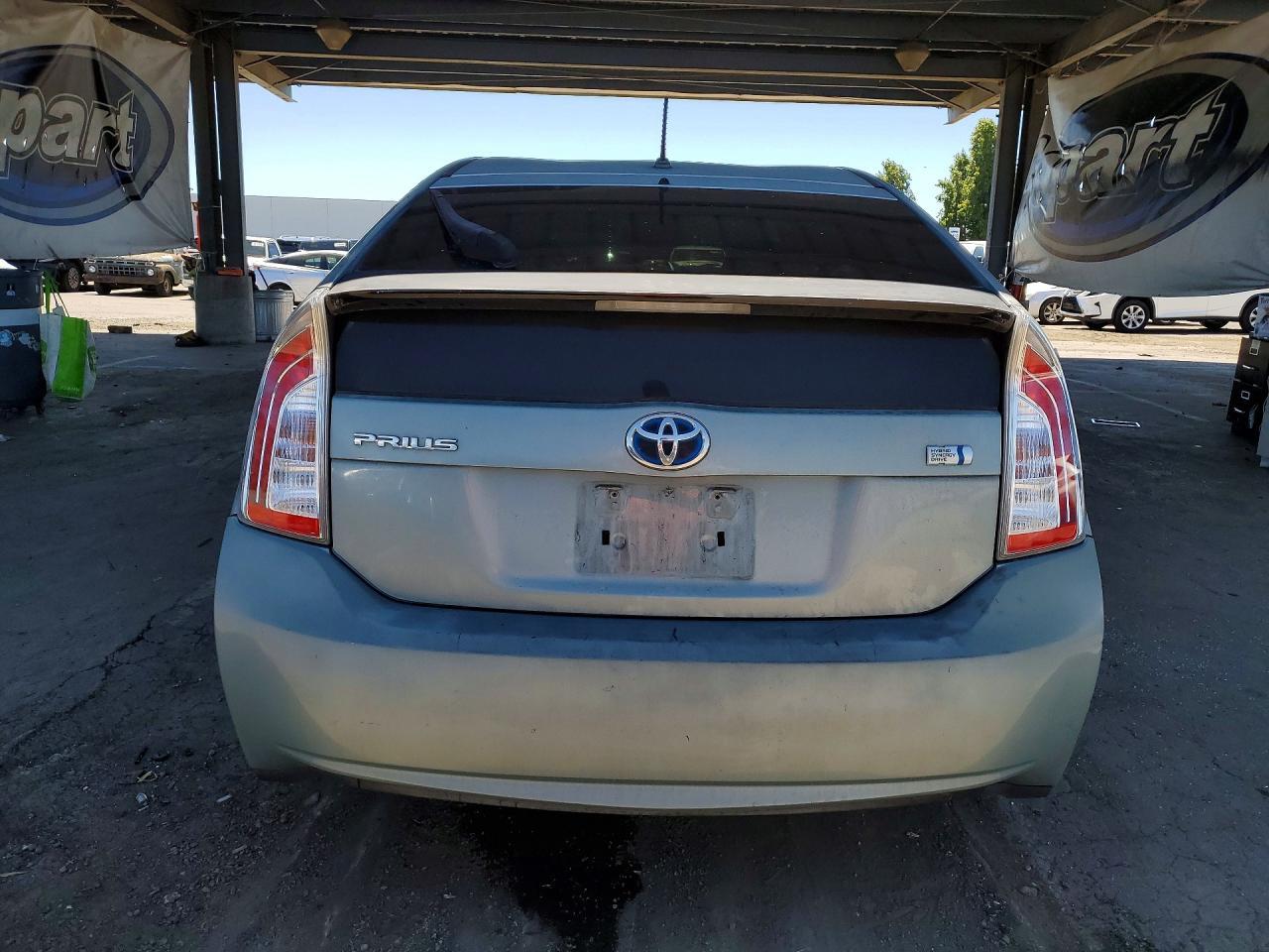 2013 Toyota Prius Two - Фото 6